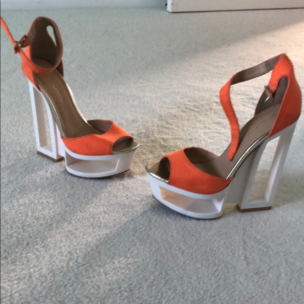 Contemporary wedge heels